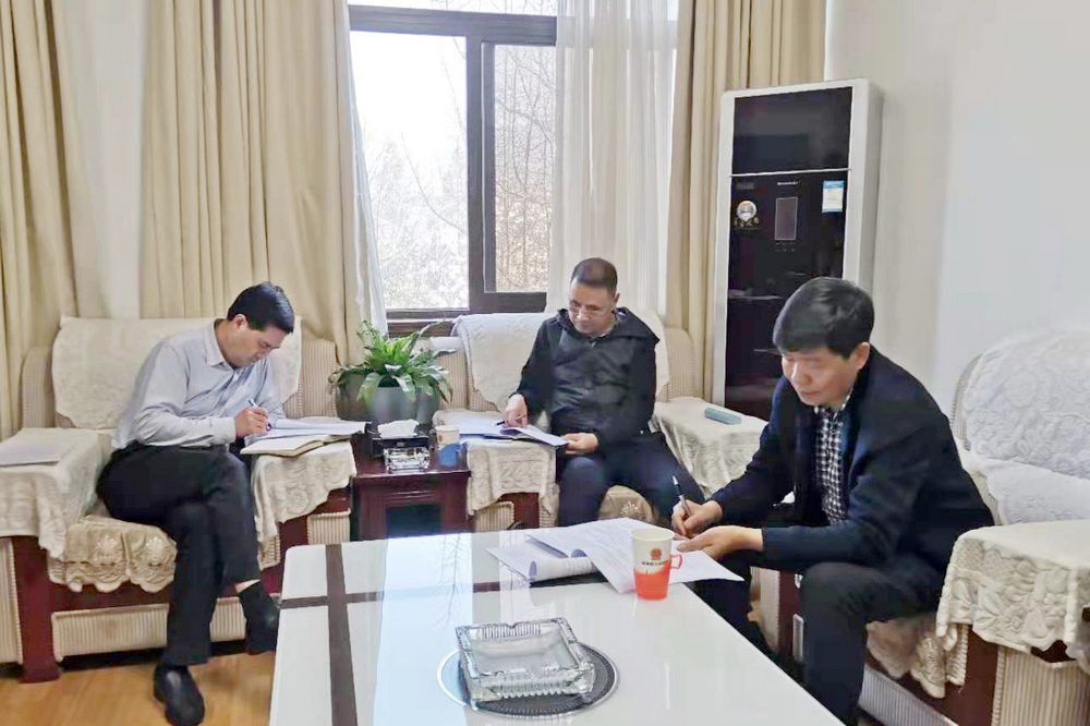 1616232870129921.jpg 與縣領導座談.jpg