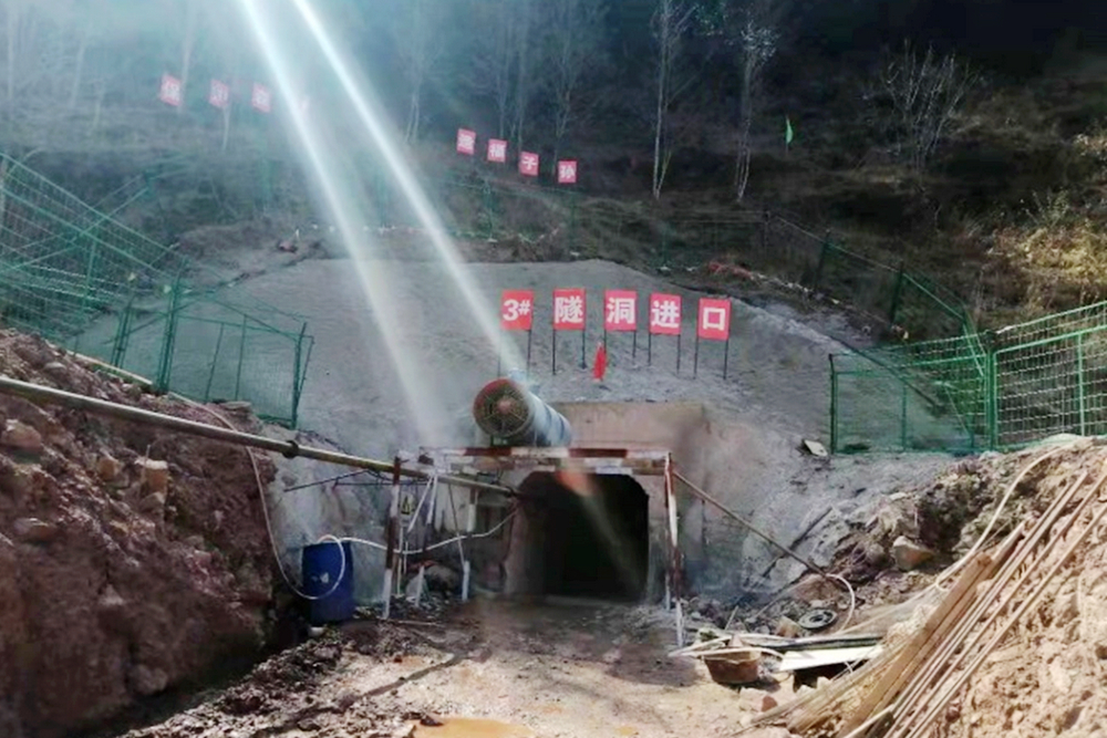 3#隧洞口施工現場.jpg