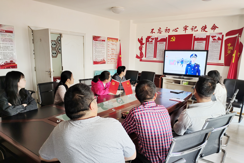 1618993772786491.jpg 爨玉公司開展安全教育日法治宣傳教育活動照片2 - 小.jpg