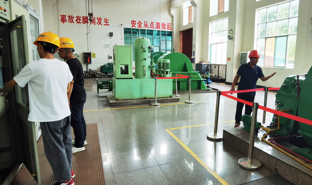 1623760742548741.jpg 檢查站內各機電設備.jpg