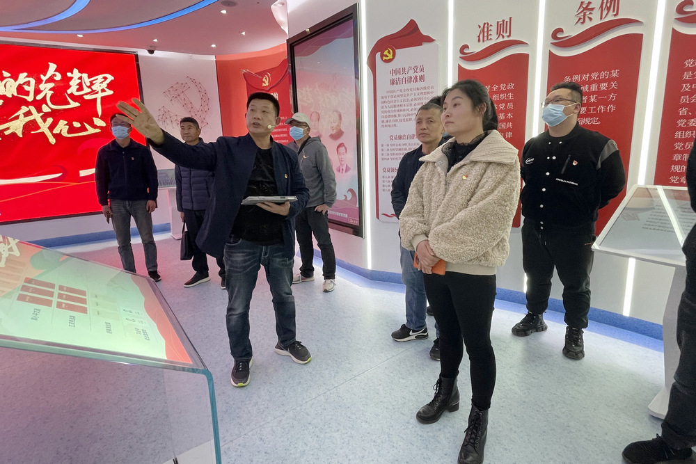 1645949243932025.jpg 介紹習近平書籍互動區(qū)1.JPG