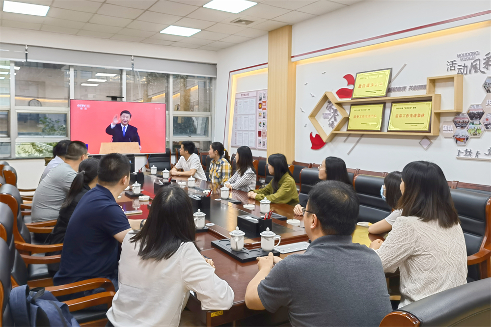 1658214186257932.jpg 水投公司直屬支部組織收看新聞聯播2_副本.jpg