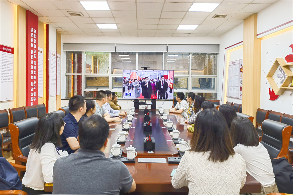 1658214230128854.jpg 水投公司直屬支部組織收看新聞聯播1_副本.jpg