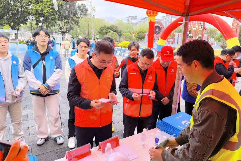 1743389468518102.jpg 市水務局局長了解保山壩灌區工程2.jpg